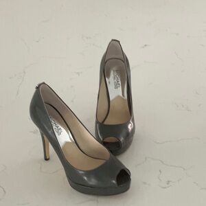 York Platform peep-toe pumps